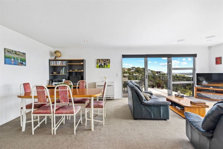 Photo of property in 18 Maffeys Road, Mount Pleasant, Christchurch, 8081