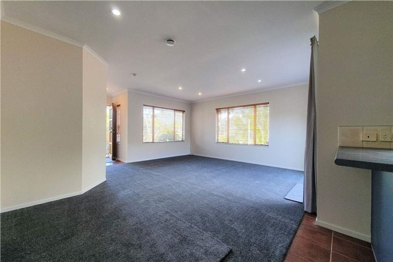 Photo of property in 17 Chapletown Drive, East Tamaki, Auckland, 2016