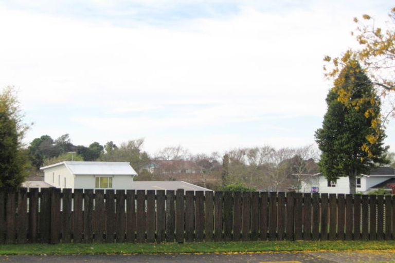 Photo of property in 10 Cabot Place, Frankleigh Park, New Plymouth, 4310