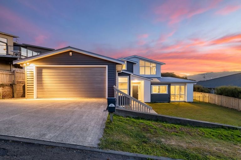 Photo of property in 31 Aspiring Terrace, Aotea, Porirua, 5024