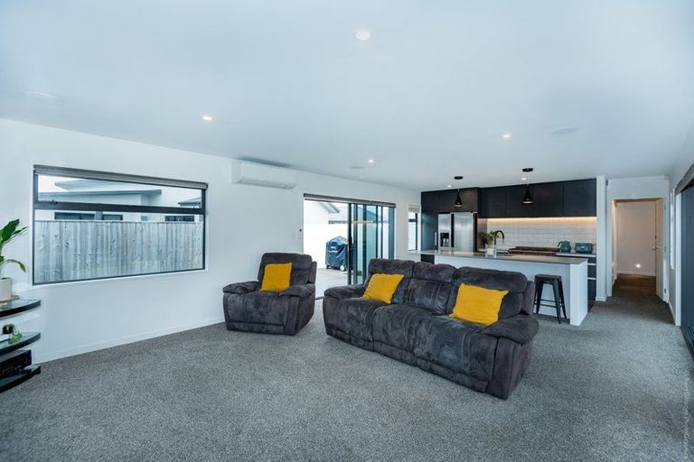 Photo of property in 14 Blue Gum Place, New Brighton, Christchurch, 8083