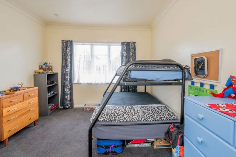 Photo of property in 38 Kirk Street, Otaki, 5512