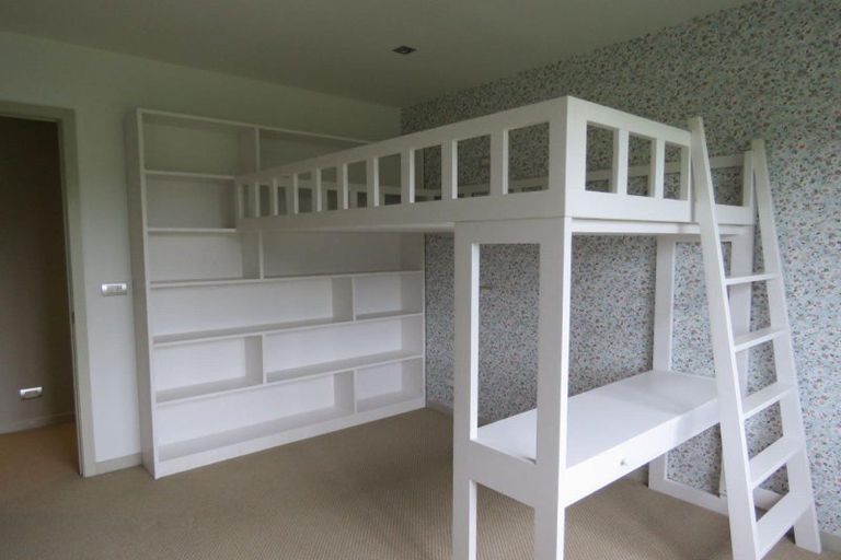 Photo of property in 1 Gleneagles Way, Waiwhakaiho, New Plymouth, 4312