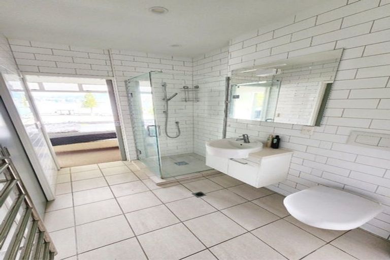 Photo of property in The Capital, 2/370 Oriental Parade, Oriental Bay, Wellington, 6011