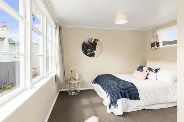 Photo of property in 6 Durham Crescent, Fairfield, Lower Hutt, 5011