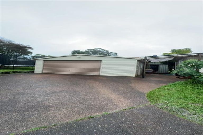 Photo of property in 10 Barron Drive, Green Bay, Auckland, 0604