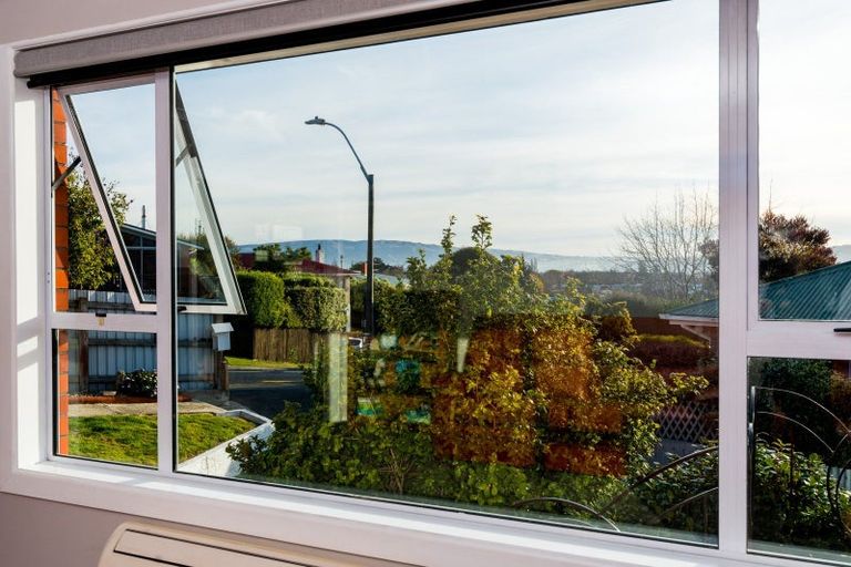 Photo of property in 1 Kinmont Crescent, Kinmont Park, Mosgiel, 9024