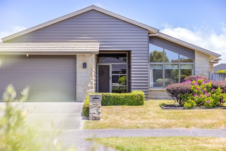 Photo of property in 21 Telford Way, Raumati Beach, Paraparaumu, 5032