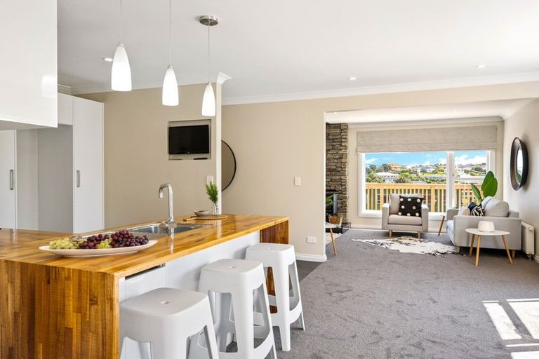 Photo of property in 2 Whanake Street, Titahi Bay, Porirua, 5022