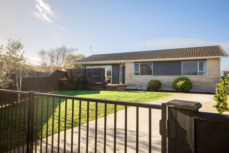 Photo of property in 32 Palliser Place, Milson, Palmerston North, 4414