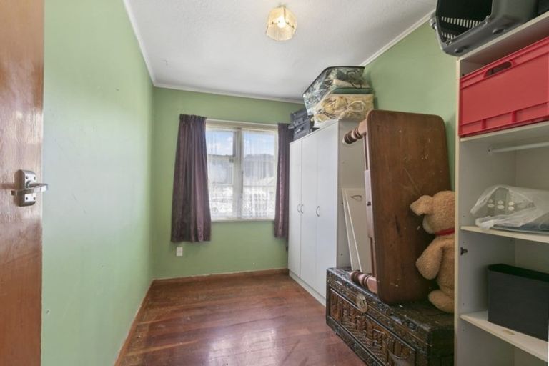 Photo of property in 195 Wellington Road, Wainuiomata, Lower Hutt, 5014