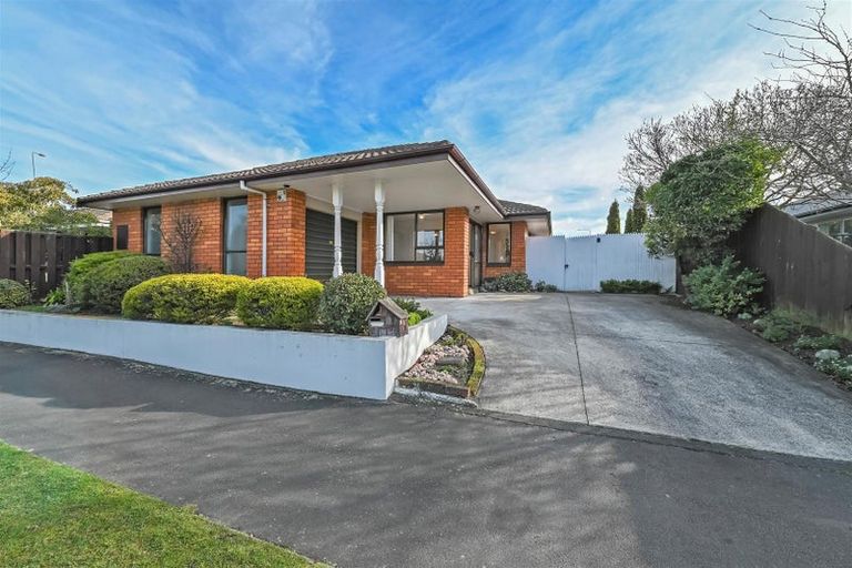 Photo of property in 3/22 Lake Terrace Road, Burwood, Christchurch, 8061