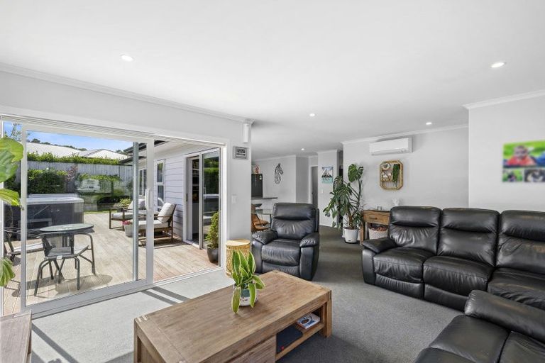 Photo of property in 38 Brian Morgan Terrace, Wainuiomata, Lower Hutt, 5014