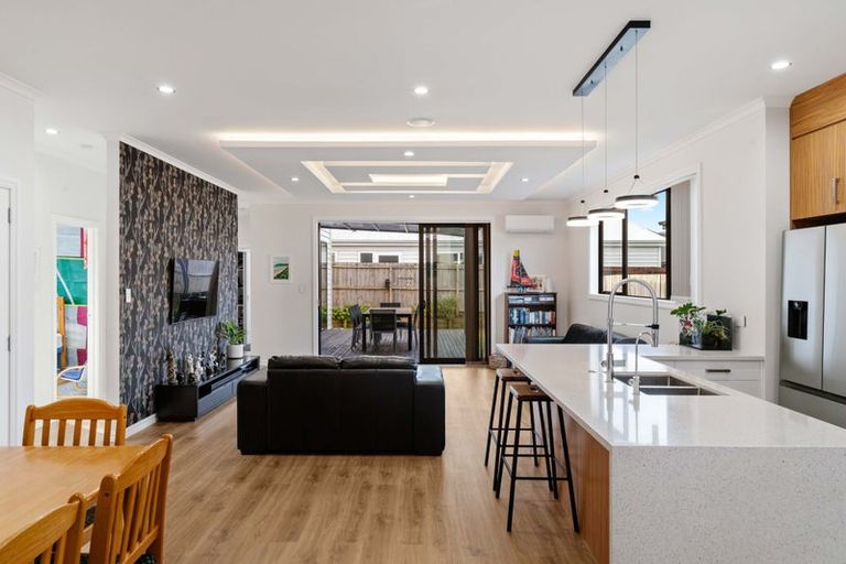 Photo of property in 4 Poutawa Lane, Clarks Beach, 2122