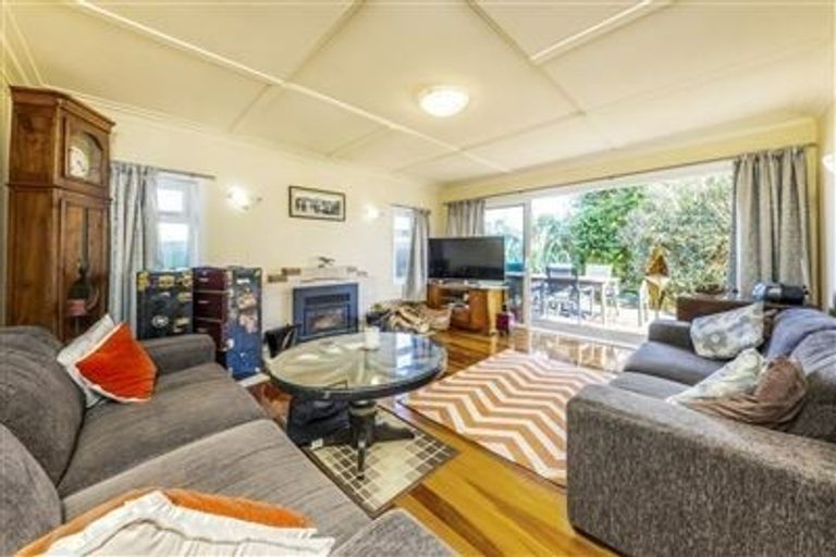 Photo of property in 2 Orakau Road, Mangere East, Auckland, 2024