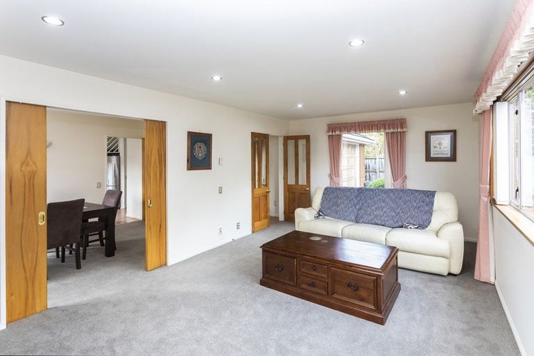 Photo of property in 94 Memorial Avenue, Ilam, Christchurch, 8053