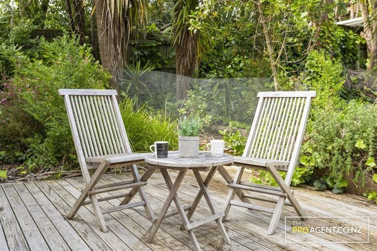 Photo of property in 639 Huia Road, Parau, Auckland, 0604