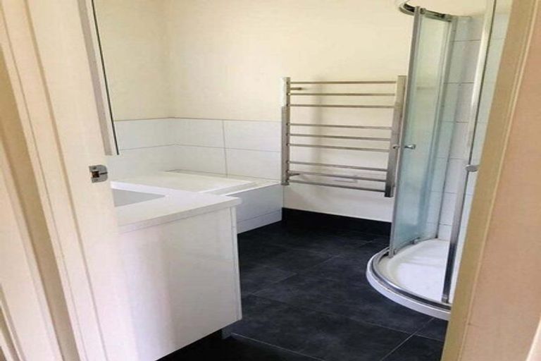 Photo of property in 61 Peach Road, Glenfield, Auckland, 0629