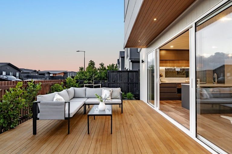 Photo of property in 6 Cara Avenue, Kumeu, 0810