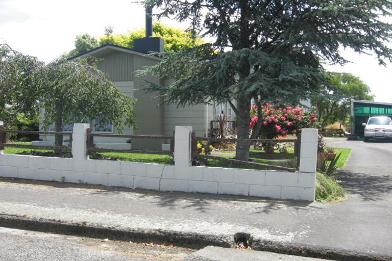 Photo of property in 1 Totara Place, Pahiatua, 4910