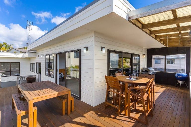 Photo of property in 123 Carlisle Road, Northcross, Auckland, 0632