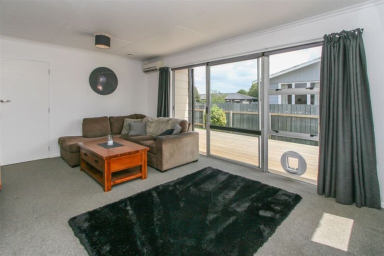 Photo of property in 3 Karaka Street, Inglewood, 4330