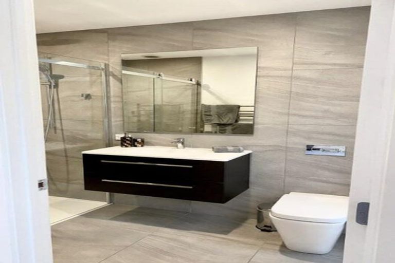 Photo of property in 15a Mackinnon Terrace, Sunshine Bay, Queenstown, 9300