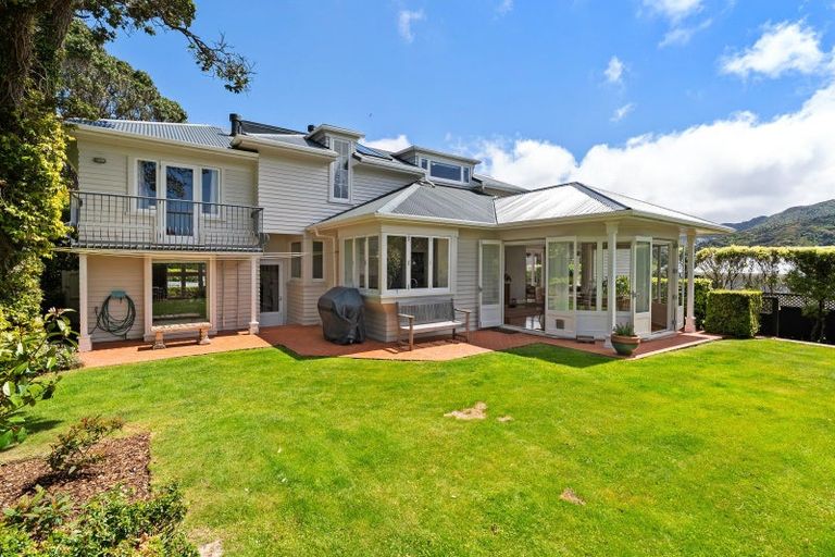 Photo of property in 43 Nicholson Road, Khandallah, Wellington, 6035