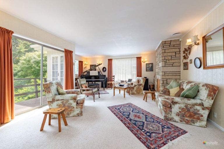 Photo of property in 1 Fendalton Crescent, Pinehaven, Upper Hutt, 5019