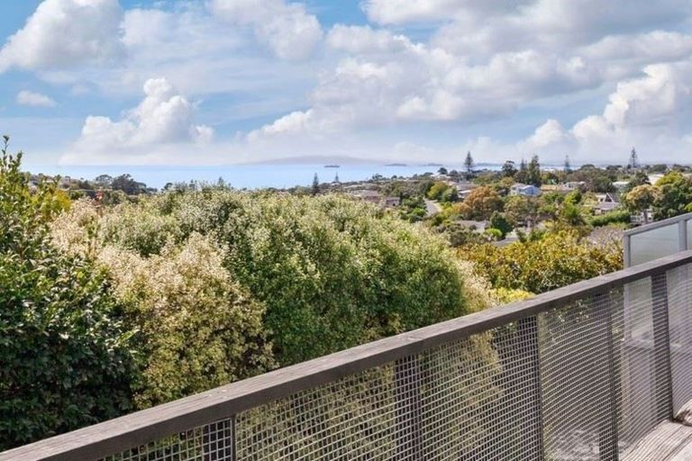 Photo of property in 2/13 Kiri Place, Mairangi Bay, Auckland, 0630