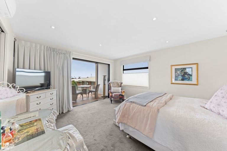 Photo of property in 252 Courtenay Street, Strandon, New Plymouth, 4312