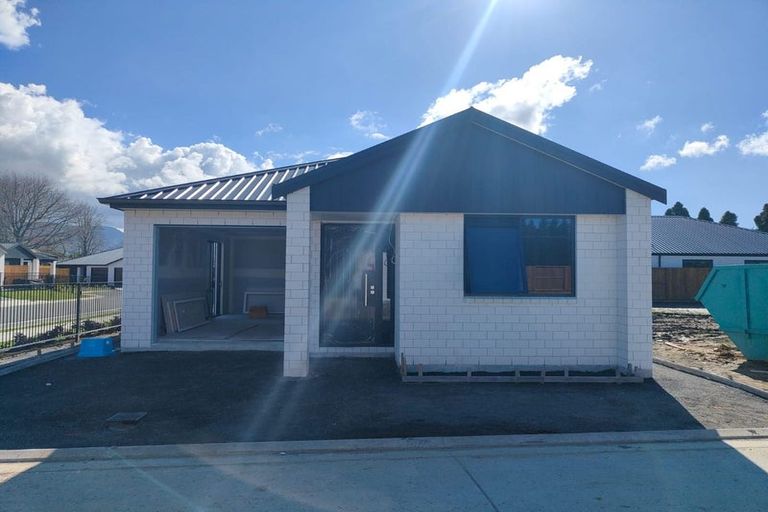 Photo of property in 1 Magnolia Lane, Katikati, 3178