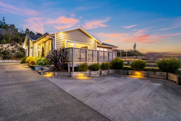 Photo of property in 29 Mt Marua Drive, Timberlea, Upper Hutt, 5018