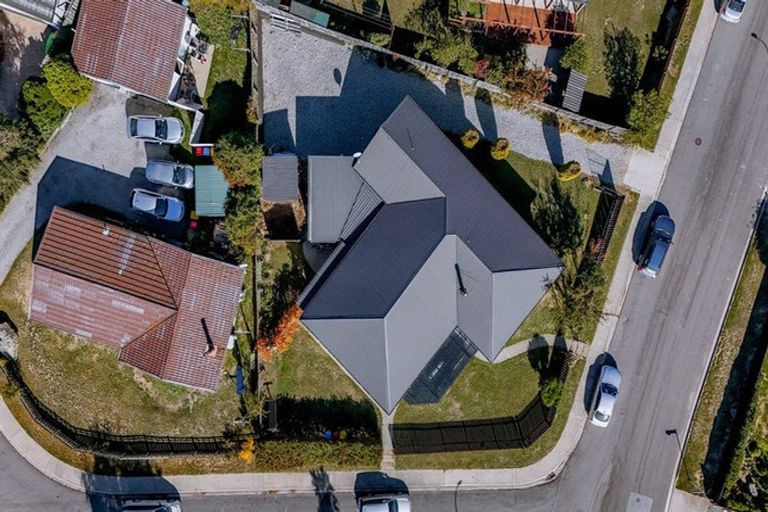 Photo of property in 8 Ragan Lane, Wanaka, 9305