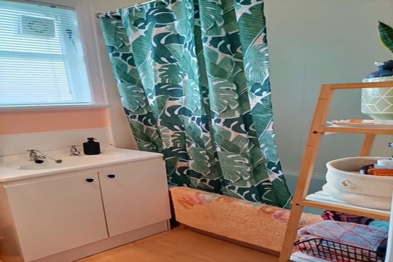 Photo of property in 34 Athlone Crescent, Boulcott, Lower Hutt, 5011