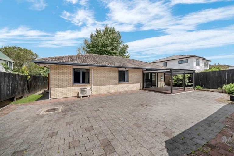 Photo of property in 69a Awaroa Road, Sunnyvale, Auckland, 0612