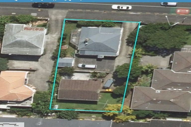 Photo of property in 2/72 Onewa Road, Northcote Point, Auckland, 0627