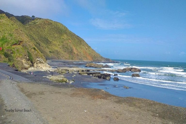 Photo of property in 94 Maunsell Road, Port Waikato, 2695