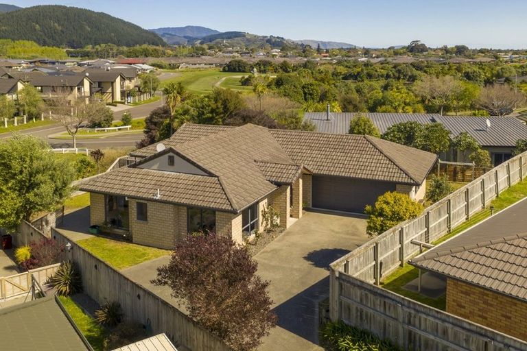 Photo of property in 6 Cascade Way, Paraparaumu, 5032
