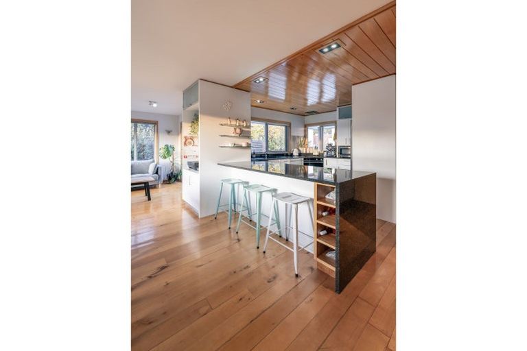 Photo of property in 12 Sycamore Place, Wanaka, 9305