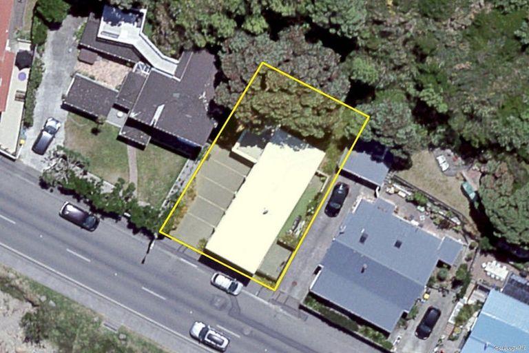 Photo of property in 196 The Esplanade, Island Bay, Wellington, 6023