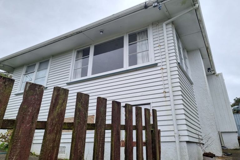 Photo of property in 57 Salford Street, Newlands, Wellington, 6037