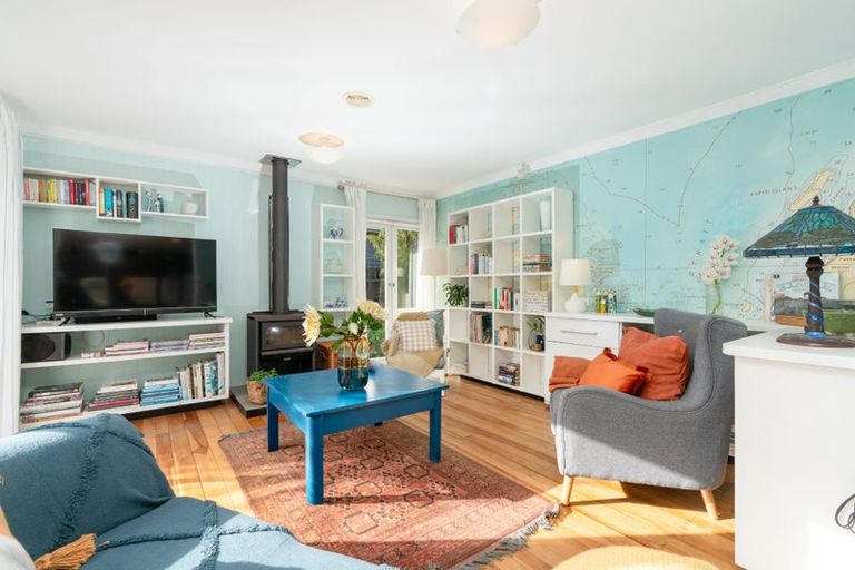 Photo of property in 108 Wellington Road, Paekakariki, 5034