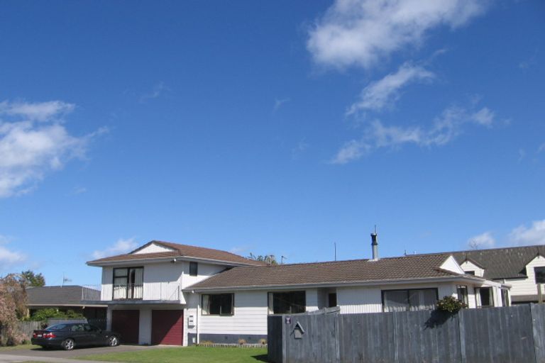 Photo of property in 1 Anna Place, Hilltop, Taupo, 3330