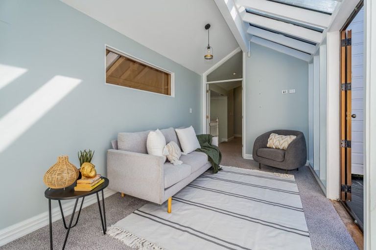 Photo of property in 50 Garden Road, Northland, Wellington, 6012