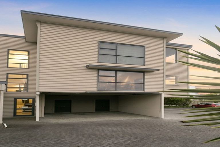 Photo of property in 11/79 Schnapper Rock Road, Schnapper Rock, Auckland, 0632