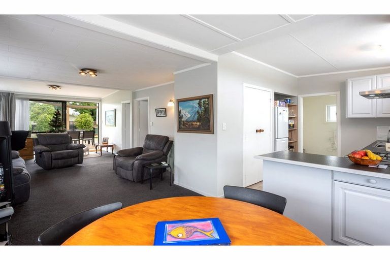 Photo of property in 9a Kawaha Point Road, Fairy Springs, Rotorua, 3015