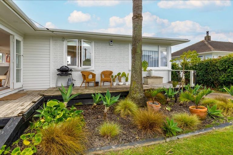 Photo of property in 79 Farquhar Road, Glendene, Auckland, 0602