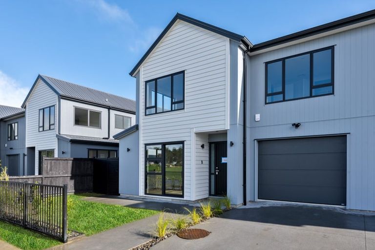 Photo of property in 11 Babos Avenue, Kumeu, 0810