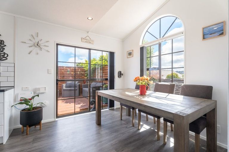 Photo of property in 15 Kentwood Drive, Woodridge, Wellington, 6037